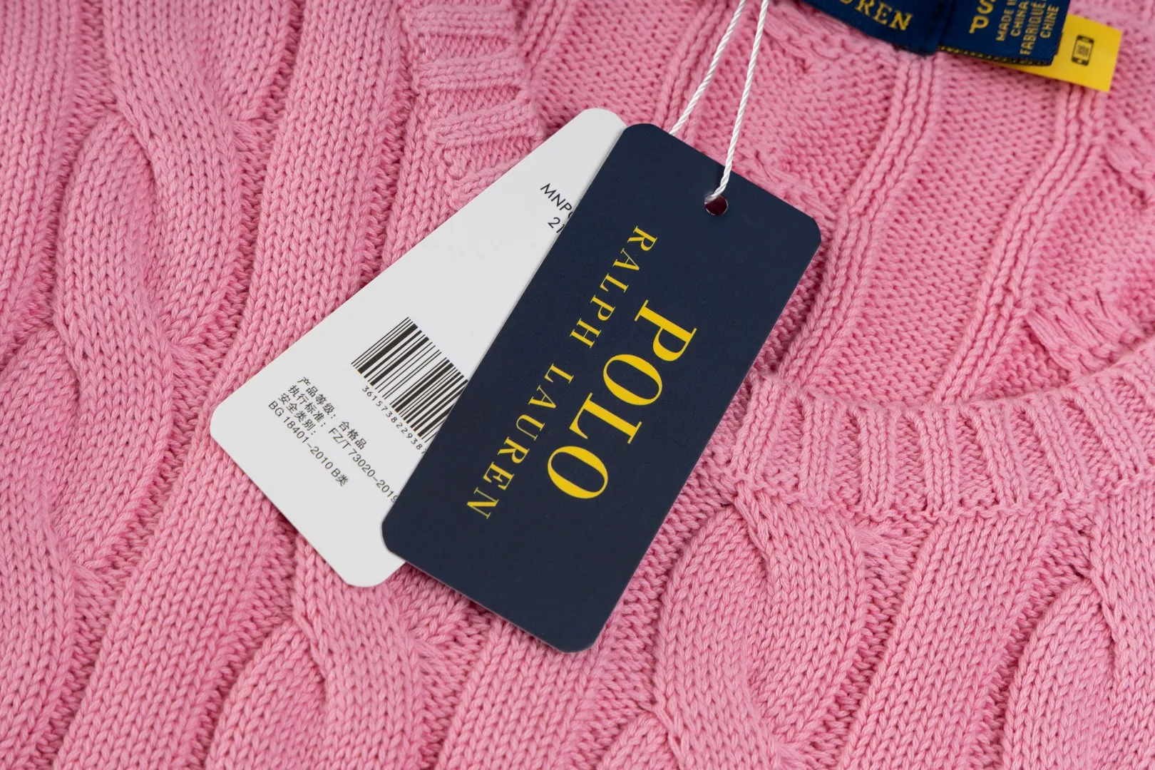 P220 #R91 RALPH LAUREN Ralph Lauren fourteen colors classic small label embroidery round neck pullover cable cardigan sweater men's top, high-density LOGO embroidery on the chest, original customization of tag accessories. Made of pure cotton yarn, pure cotton is skin-friendly and comfortable, small label war horse embroidered twist button round neck sweater 🐎 high quality, follow the blogger to learn how to wear it! Let’s buy a Ralph Lauren cable sweater. It’s a super hard-to-find series after it became popular. It’s hard to find one on the official website. It’s simple and practical to wear, with a lazy and loose feel. The thickened fabric has more texture, feels soft and delicate, and has a loose fit. Whether worn alone or layered, you can wear different styles of fashion with just one piece!   Size：XS S M L Sleeve length: 59/60/61/62/63